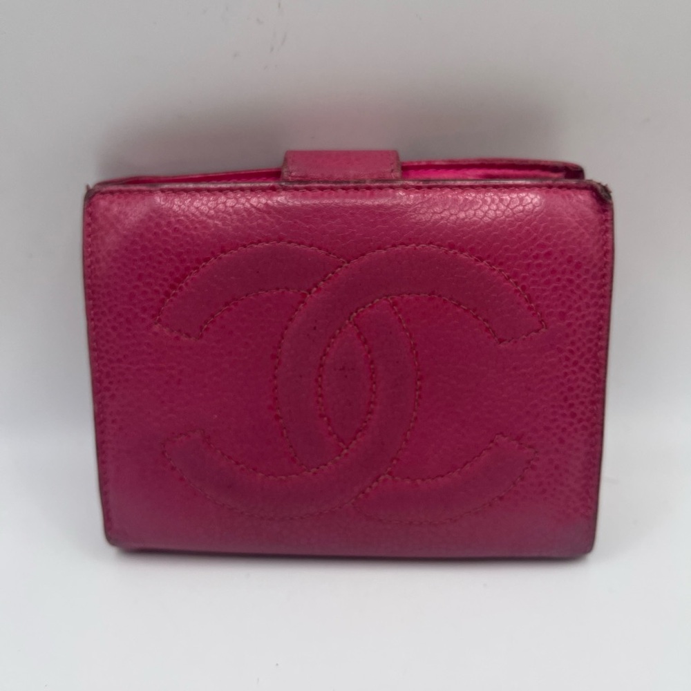 Chanel Pink Caviar Leather Wallet with Iconic CC Logo - Picture 1 of 9
